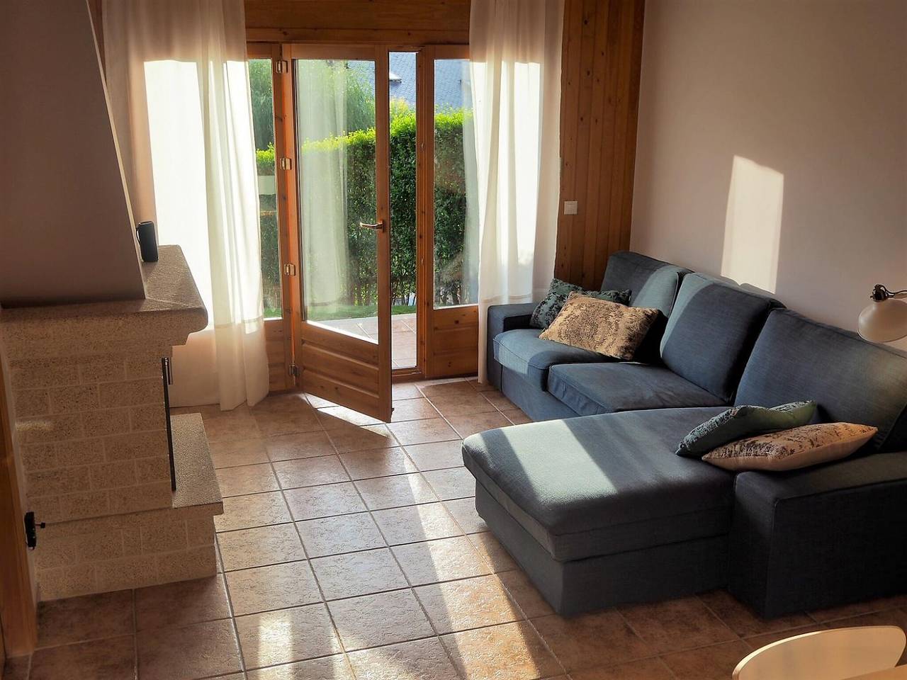 Apartamento vacacional entero, Planta Baja 3 hab. Chimenea, Jardín, Vistas y Wifi in Llivia, Parque Natural Regional de los Pirineos Catalanes