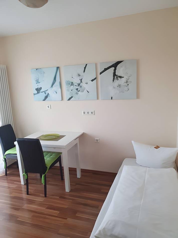 Hel enrumslägenhet, Studio 'Nr 1' with Balcony and Wi-Fi in Illertissen, Schwaben (Bayern)