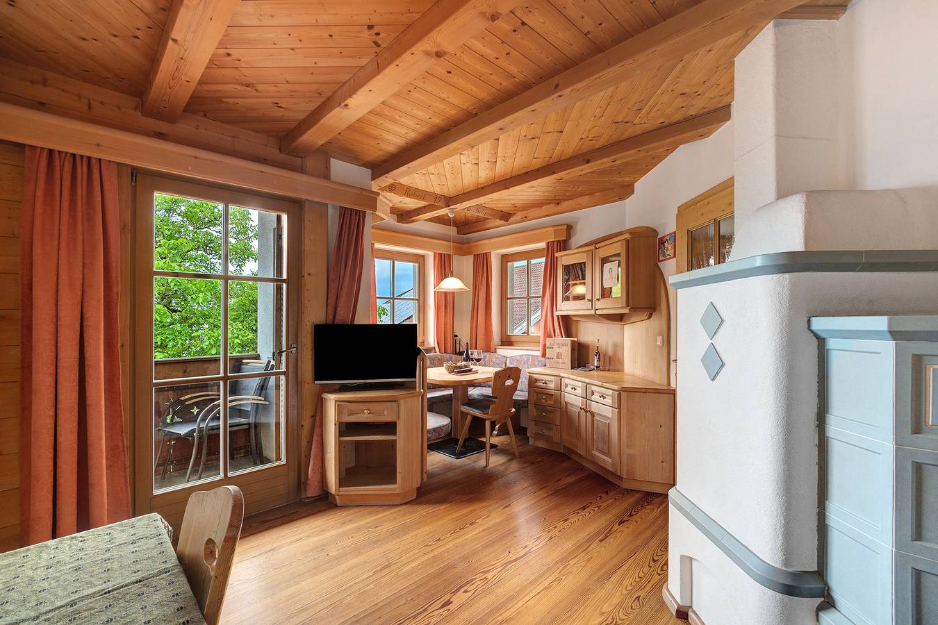 Ganze Wohnung, Ferienwohnung 'Tanne' mit Bergblick, Gemeinschaftsterrasse und Wi-Fi in Gifen, Rodeneck