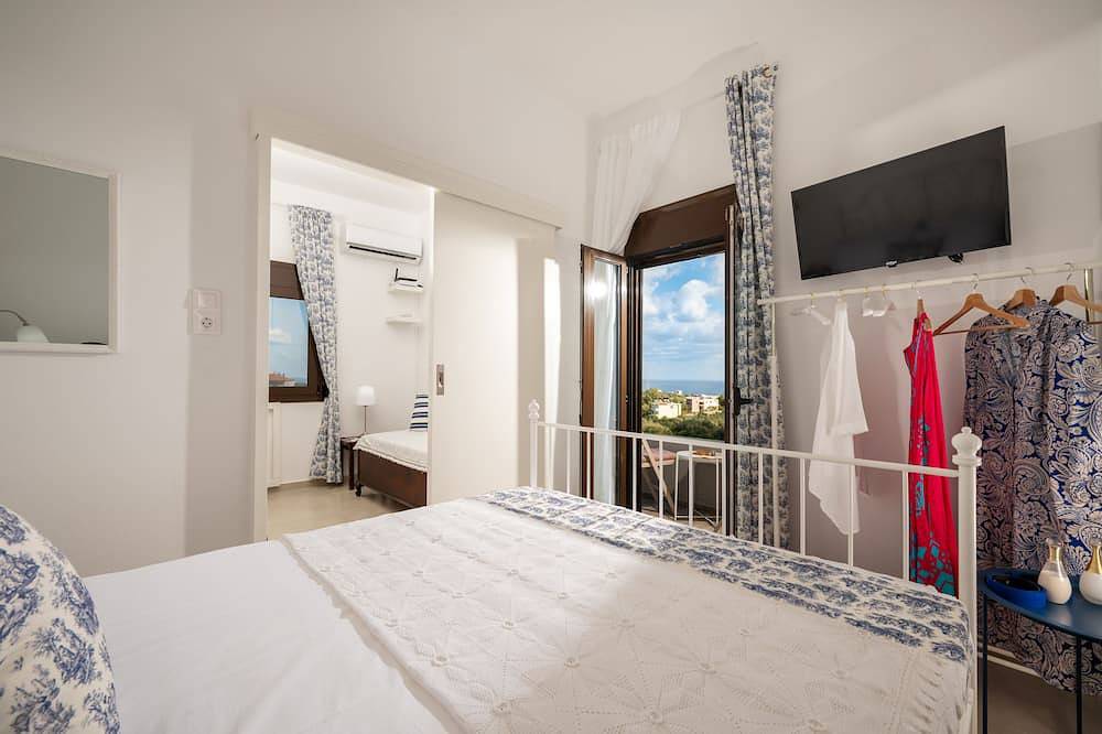 Marianthi's Home is ensconced in the enchanting Village of Old Hersonissos. in Iraklio-Heraklion en omgeving