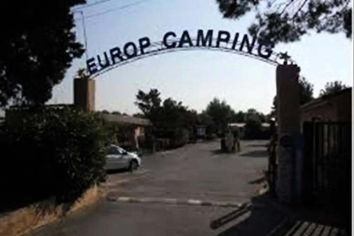 Camping pour 6 personnes, avec Terrasse et Piscine à Fréjus