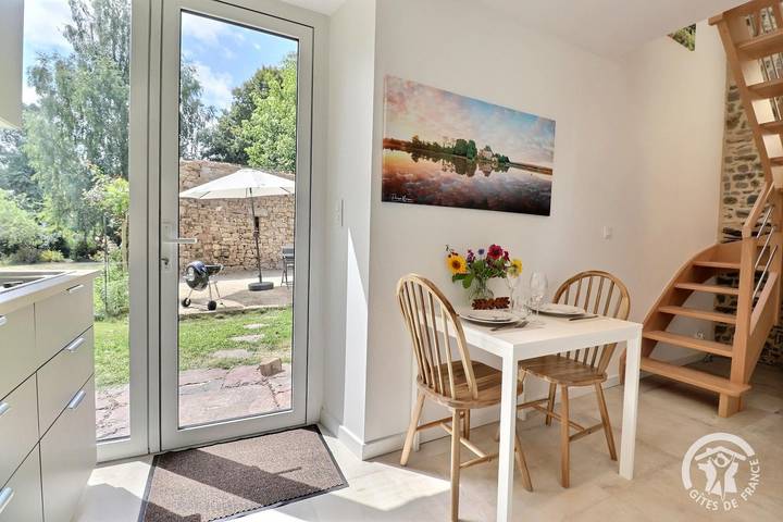 Gîte pour 2 personnes, avec Terrasse ainsi que Jardin et Vue à Montfort-sur-Meu - 4