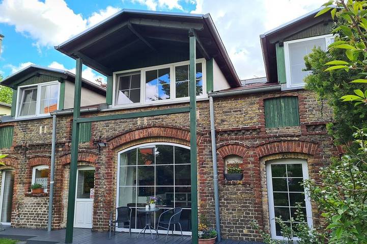 Hütte für 9 Personen, mit Terrasse und Garten in Berlin