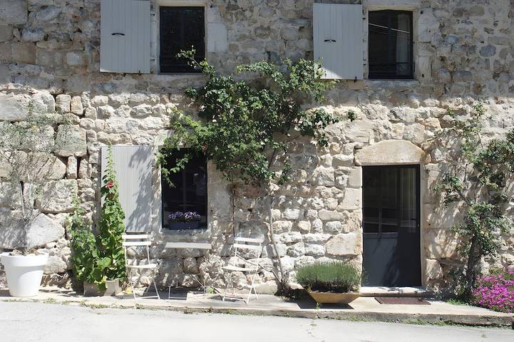 Gîte pour 4 personnes, avec Jardin ainsi que Piscine et Sauna