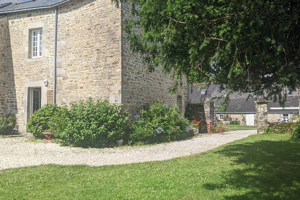Propriété Familiale de Caractère, Dans un Manoir Breton in Theix, Côte des Mégalithes