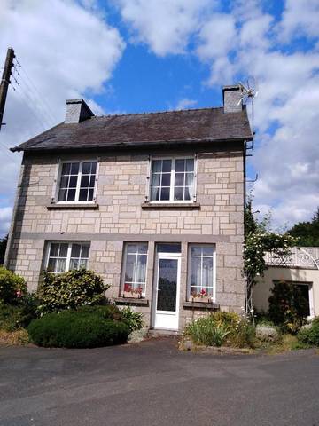 Gîte pour 5 personnes, avec jardin et vue, animaux acceptés à Belle-Isle-en-Terre