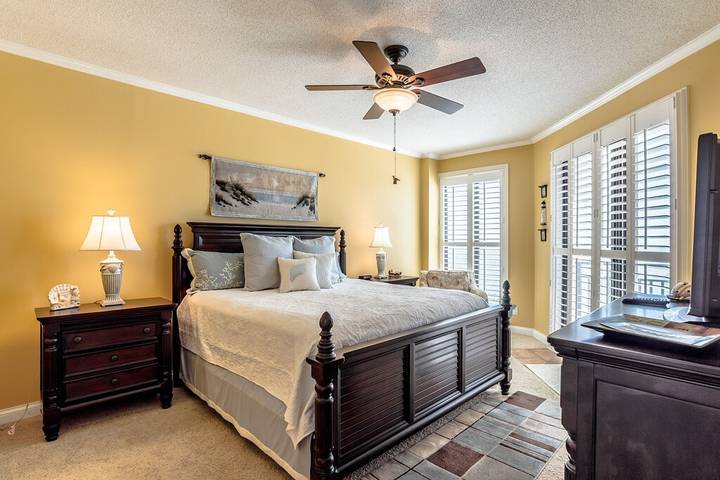 Vacation rental for 6 people, with sauna and pool as well as hot tub and balcony by Orange Beach