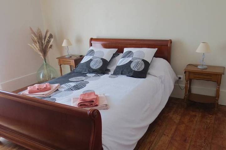 Location de vacances pour 8 personnes, avec terrasse et jardin à Issigeac - 3