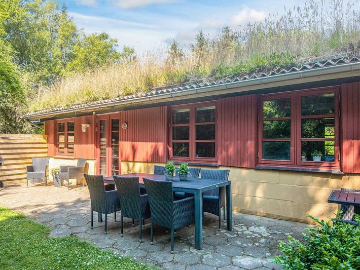 Ferieudlejning for 6 personer, med terrasse, børnevenlig i Hune