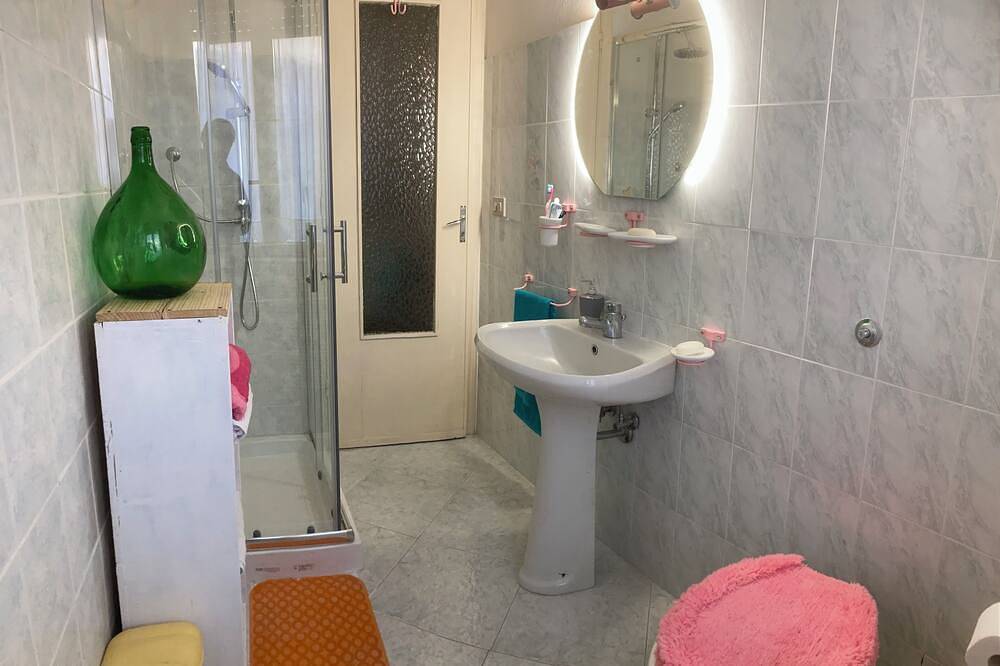 Sardinian Tower House with free parking and Ac in Macomer, Nuoro Provinz