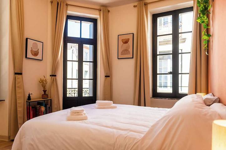 Entire apartment, Stylish two bedroom apartment with outdoor space and A/C in Carcassonne centre in Carcassonne, Carcassonne region