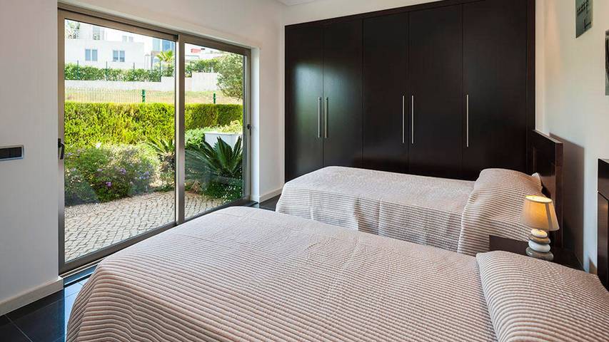 Location de vacances pour 10 personnes, avec jardin ainsi que piscine et vue sur l’océan à Ferragudo - 4