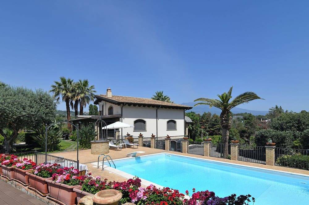 Villa per 14 Persone in Acireale, Catania e dintorni