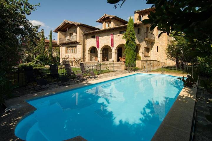 Hôtel pour 2 personnes, avec jacuzzi et terrasse ainsi que jardin et piscine à Olite - 2