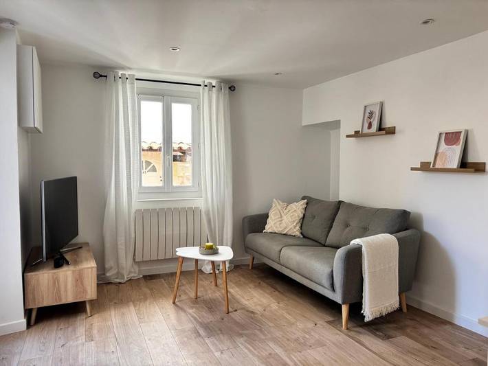 Gîte pour 2 personnes, avec vue, animaux acceptés à Le Revest-les-Eaux