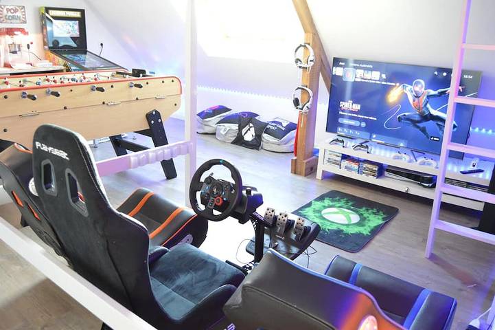 Location de vacances pour 12 personnes, avec jardin dans Grande plage de Kervoyal