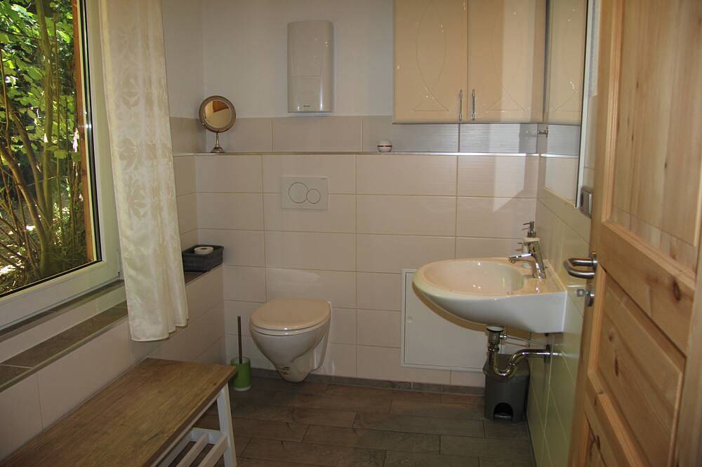 Im Grünen gelegener, modern eingerichteter Bungalow mit Kamin. in Friedrichroda, Rennsteig