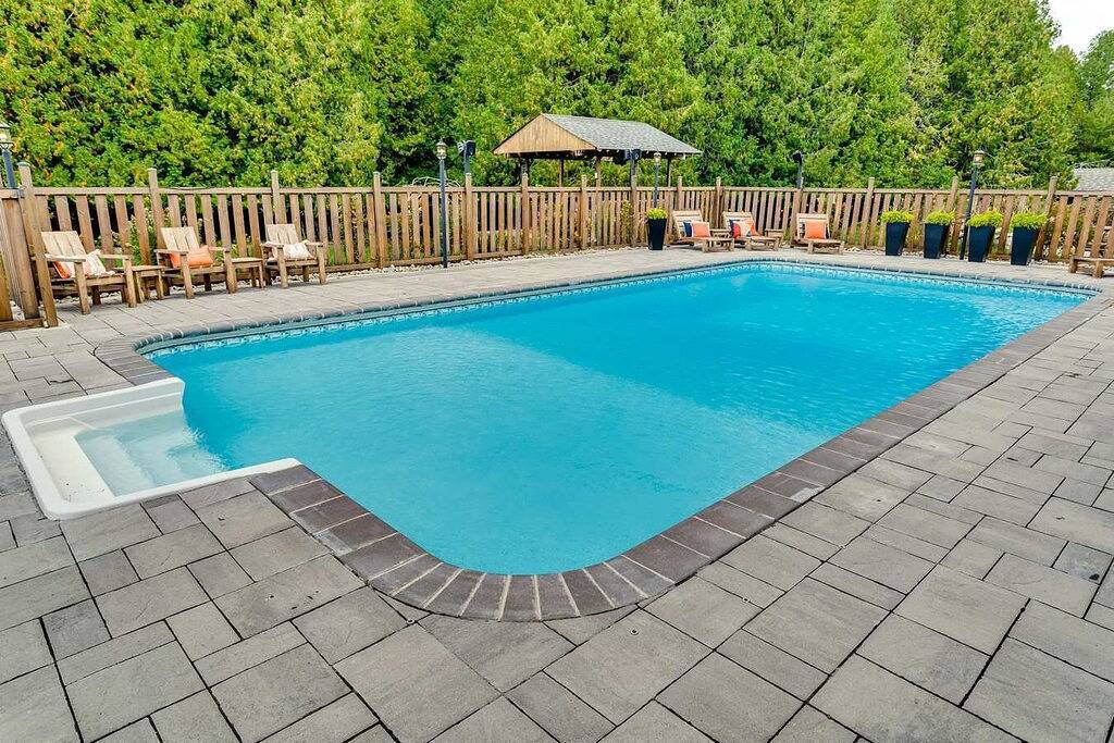 Large Estate with Luxury Collection of Amenities  in Ontario