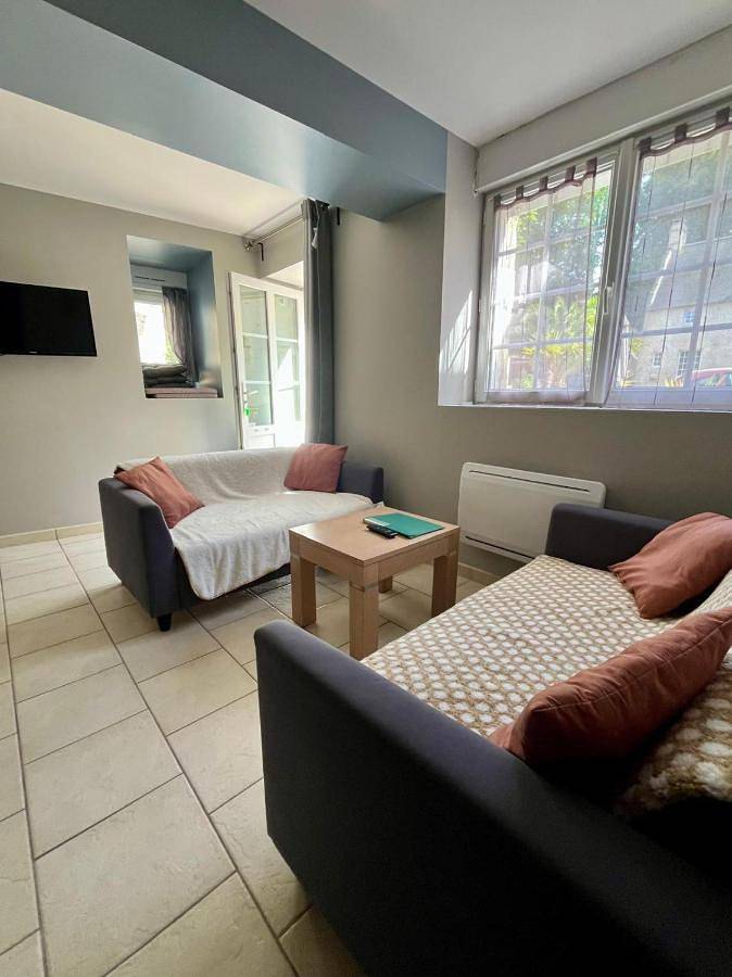 Gîte pour 2 personnes, avec piscine ainsi que jacuzzi et jardin à Saint-Côme-de-Fresné - 3