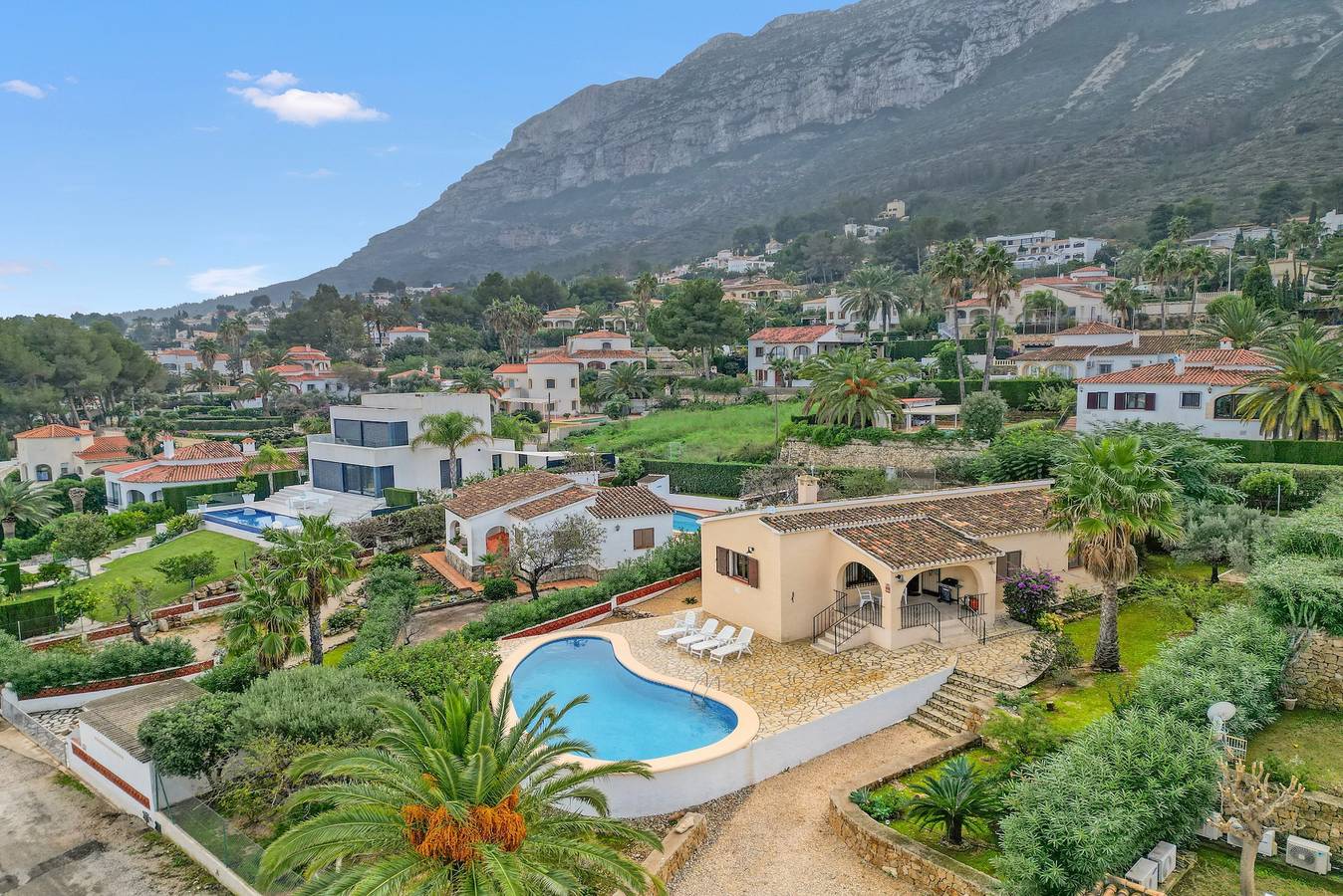 Villa 'Khiter' con piscina privada, Wi-Fi y aire acondicionado in Montgó, Dénia