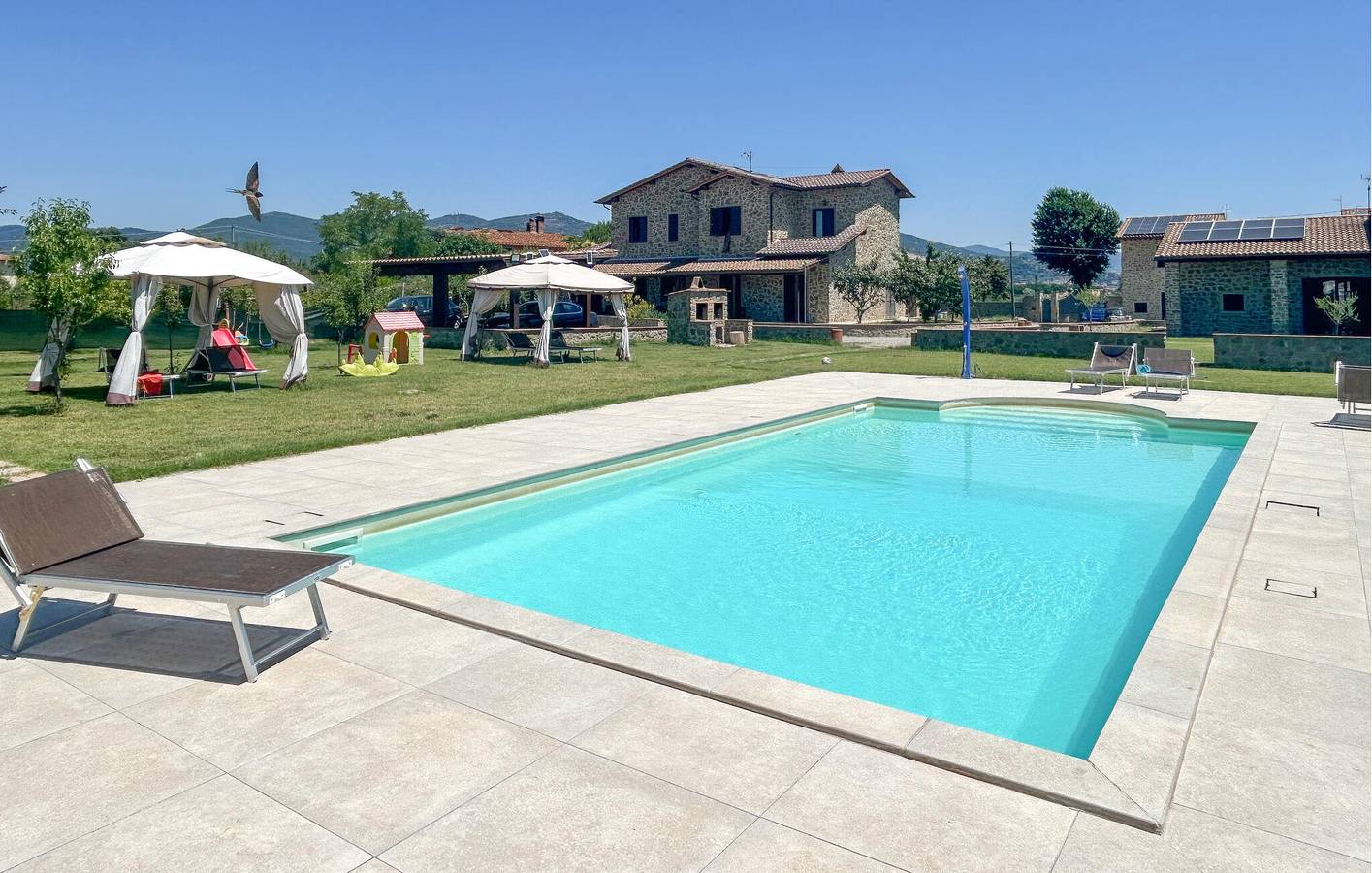 Geheel vakantieappartement, Luxe Appartement met AC, Zwembad, Parkeerplaats, Tuin & Keuken in Castiglion Fiorentino, Provincie Arezzo