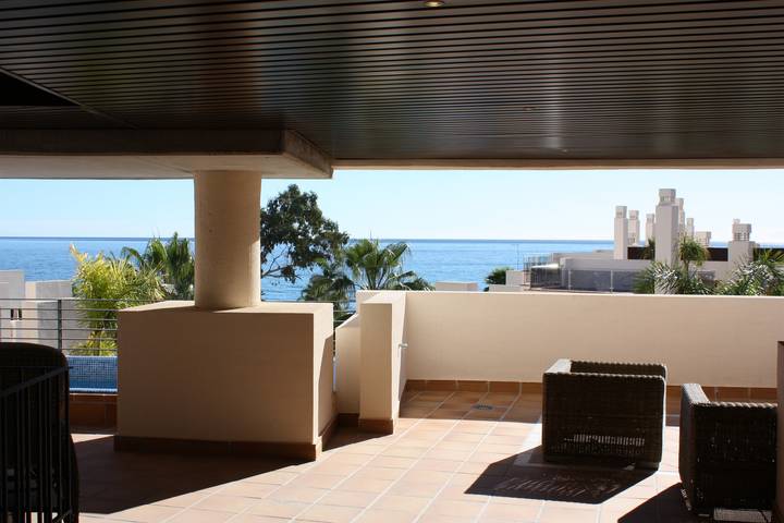 Entire apartment, 125 - Beach apartment - Private pool in Reinoso, Estepona