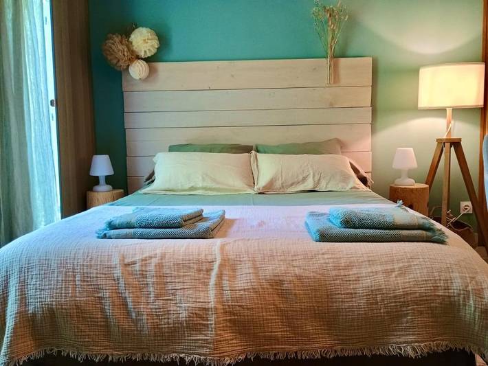 Gîte pour 2 personnes, avec jardin ainsi que vue et piscine à Saint-Étienne-du-Grès - 3