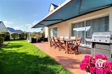 Gîte pour 8 personnes, avec terrasse et jardin à Le Tour-du-Parc