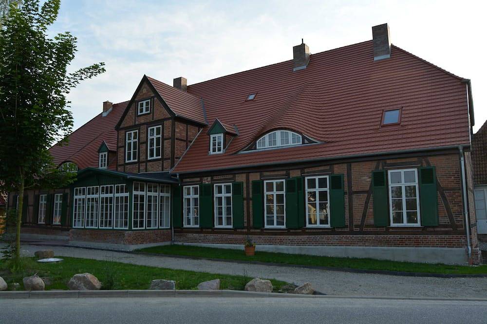 Ganze Wohnung, Hirschaue - Gutshaus Redentin in Krusenhagen, Neuburg