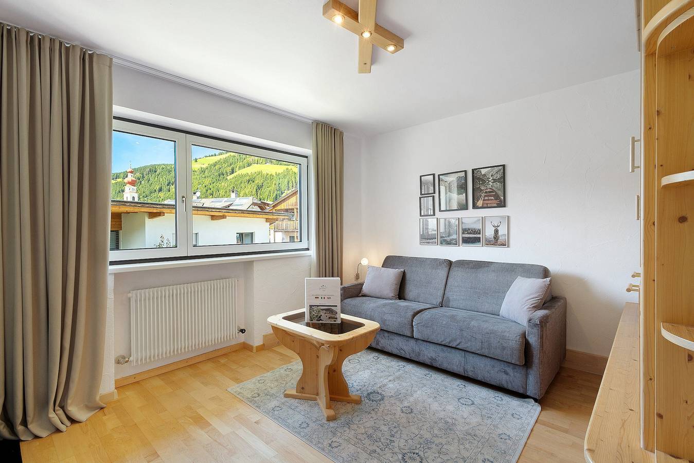 Appartamento intero, Appartamento "Hofer Monika" con vista sulle montagne, Wi-Fi, balcone e giardino in Lago di Braies, Villabassa e dintorni