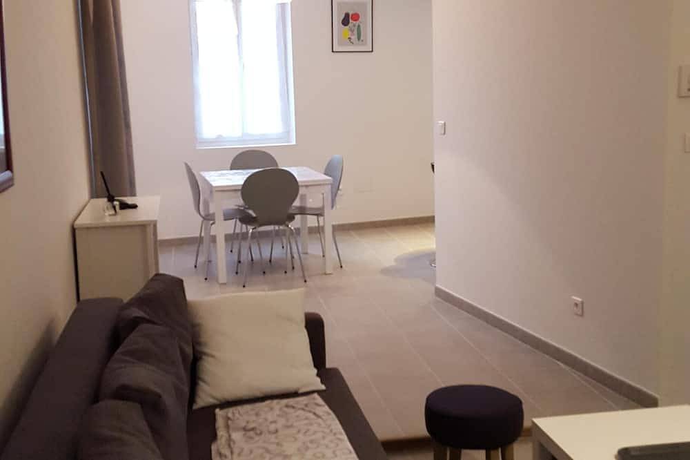 Appartement entier, Appartement cosy au coeur de la ville in L'Isle-sur-la-Sorgue, Vaucluse