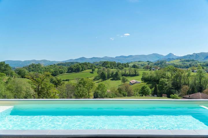 Gîte pour 4 personnes, avec piscine et sauna ainsi que terrasse et jacuzzi dans Lasse - 2