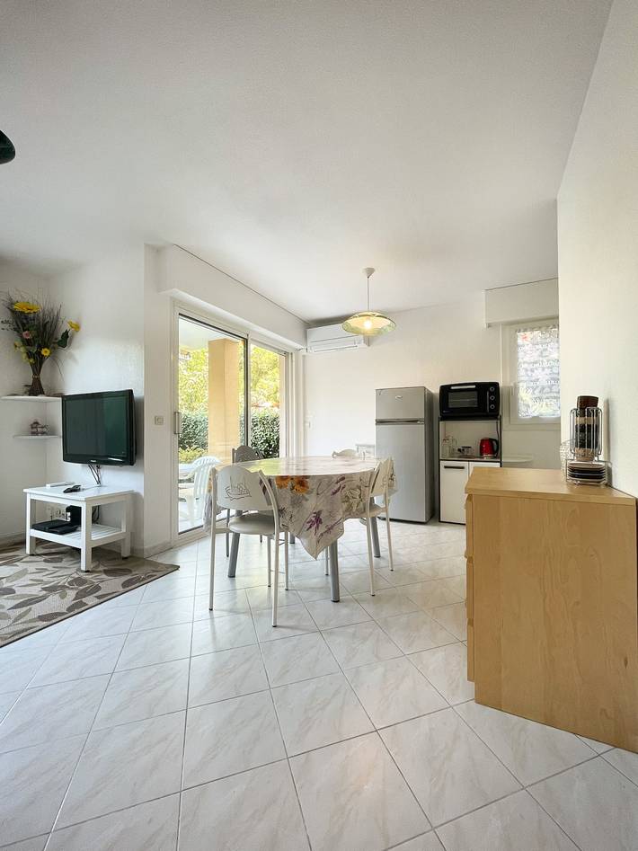 Gîte pour 4 personnes, avec jardin, adapté aux familles dans Plage du Port Fréjus - 3