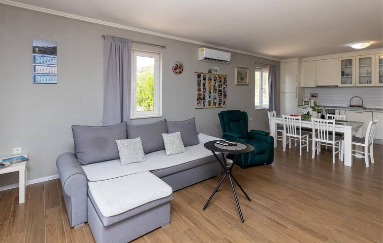 Ganze Ferienwohnung, Charmante 2-Zimmer-Wohnung mit Terrasse, in Küstennähe und mit WLAN in Dubrovnik-Neretva