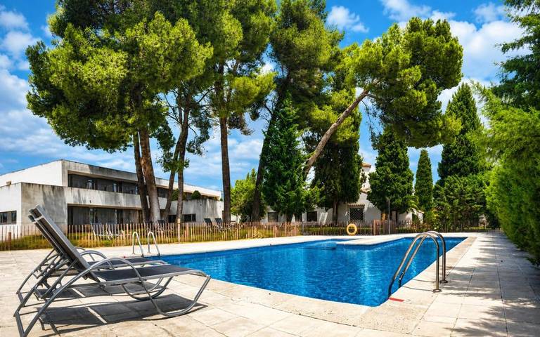 Apartamento para 2 personas, con piscina y sauna además de jacuzzi y jardín, Familias con niños en Torrijos