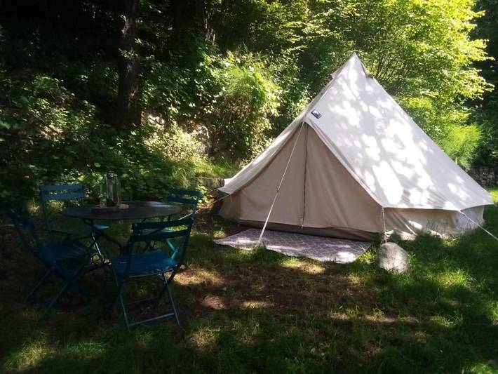 Tente pour 5 personnes, avec jardin et vue en Ardèche
