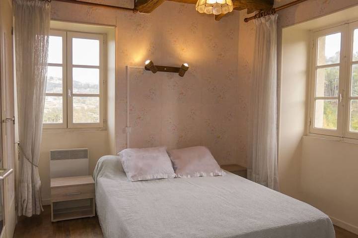Casita en Corrèze | Wifi, TV, terraza y barbacoa, espacios verdes privados. in Puy-d'Arnac, Brive-la-Gaillarde region