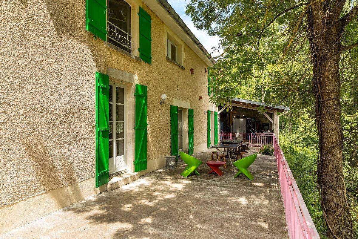 Chambre d'Hôtes Jolie vache déguisée en fleur in Soulosse-sous-Saint-Élophe, Neufchâteau