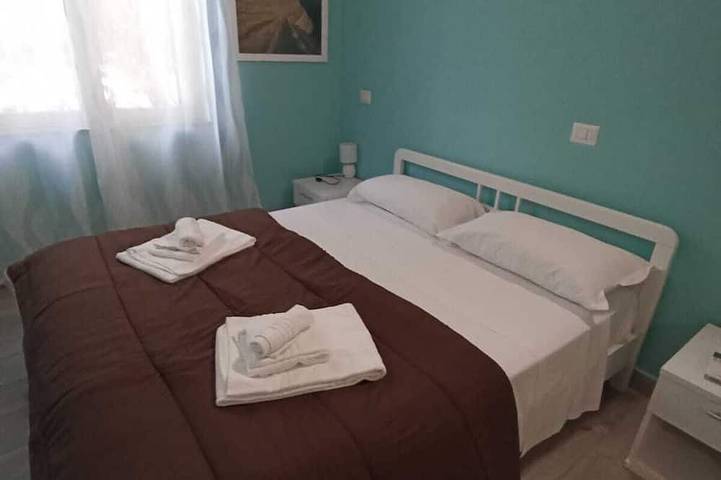 Appartamento intero, Vista Panoramica sulle isole Eolie con Piscina, palestra e WiFi - Apt Panarea in Patti, Provincia di Messina