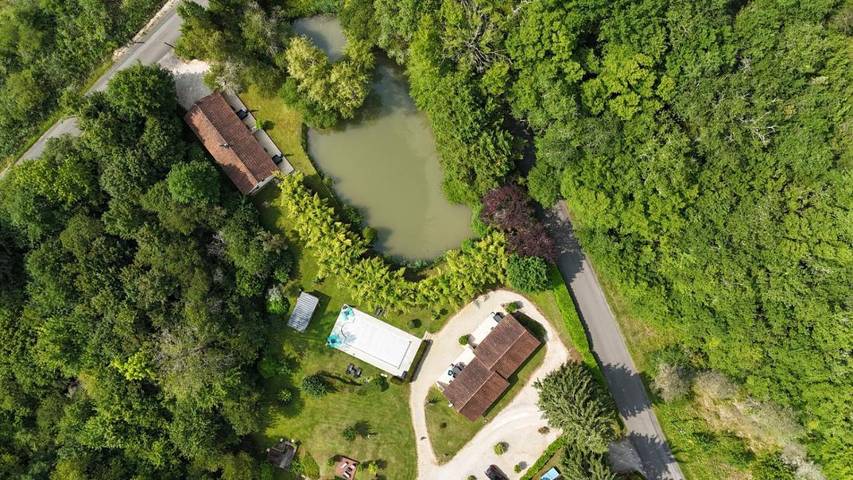 Location de vacances pour 4 personnes, avec piscine ainsi que vue et jardin à Sergeac - 4