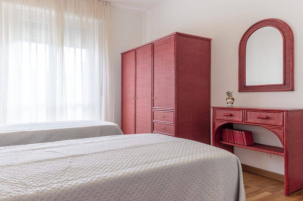 Entire apartment, Spacious 2-bedroom apartment with garden in Arona\ncin: It003008C2Oozk44Vn in Arona (Lago Maggiore), Comune di Arona
