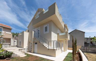 Ferienwohnung für 4 Personen, mit Terrasse und Garten in Marina