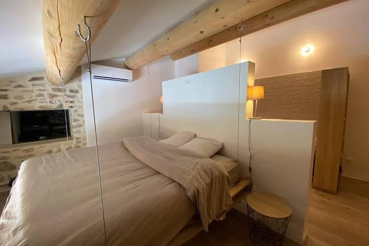 Location de vacances pour 6 personnes, avec vue et jardin à Codolet