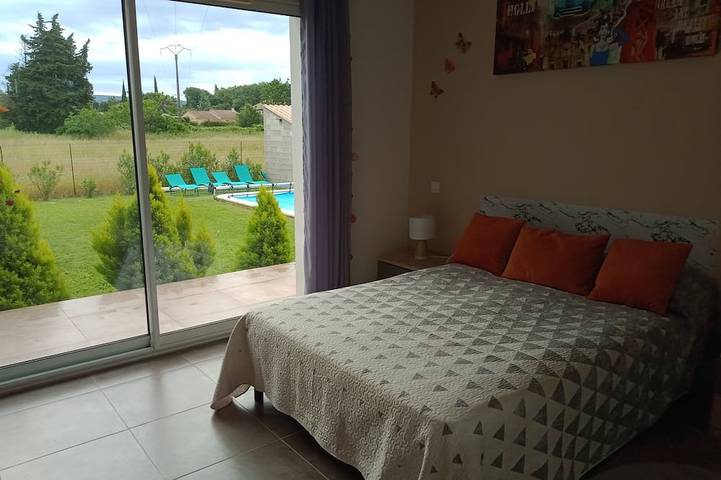 Location de vacances pour 6 personnes, avec jardin et terrasse à Sainte-Cécile-les-Vignes - 3