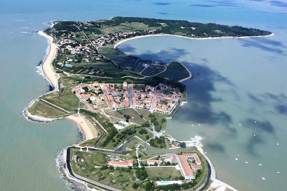 200m from the ocean, villa Boyard in residence with swimming pool ... Les Thalassiles in Fouras, Rochefort region