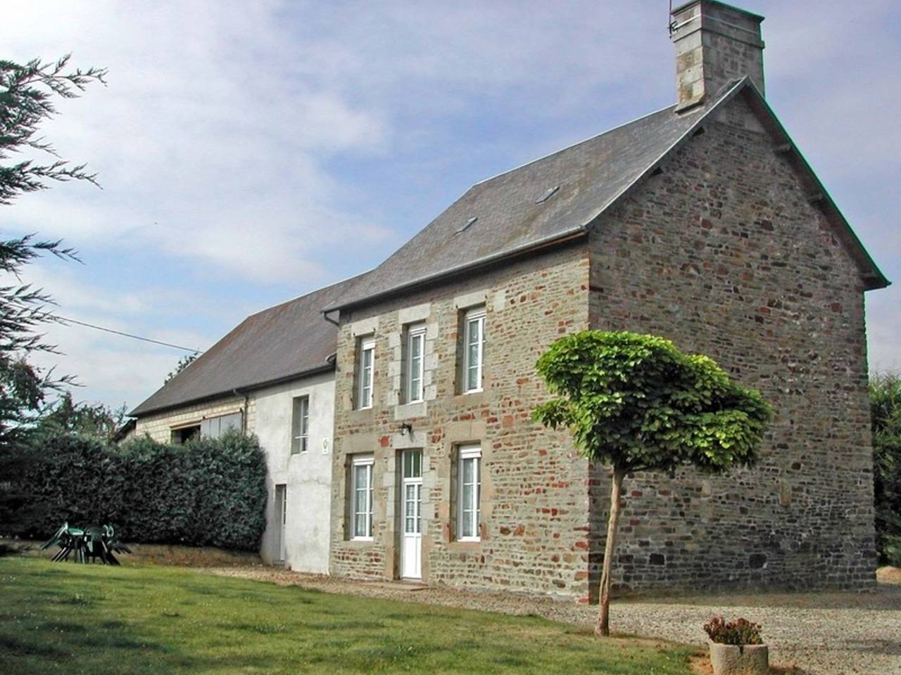 Maison champêtre 4 chambres, cheminée, jardin clos, proche agriculture, animaux bienvenus in Mortain-Bocage, Région d'Avranches
