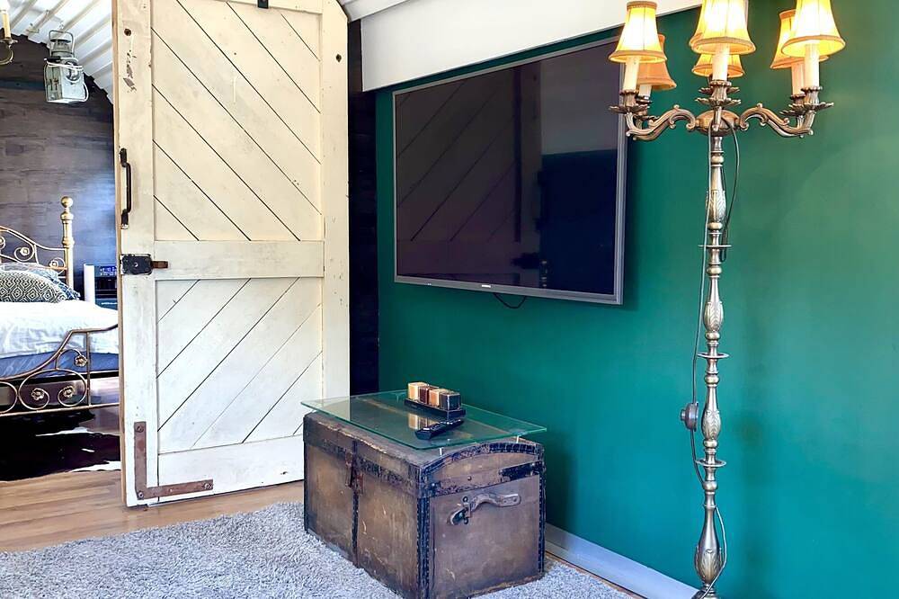 Gleis 1, Eisenbahn Waggon mit Whirlpool und Ofen. in Dahlem, Rureifel (Nordrhein-westfalen)