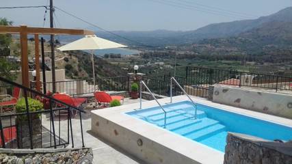 Cottage pour 2 personnes, avec piscine ainsi que vue et jardin dans Georgioupoli