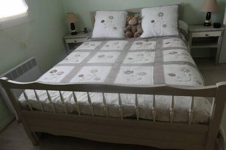 Gîte pour 4 personnes, avec piscine dans Plage de la Baumette - 2