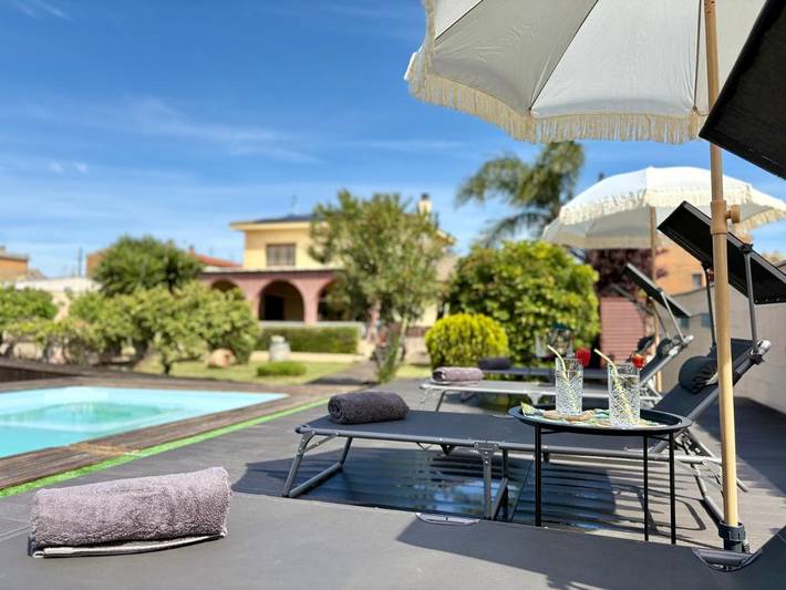 Casa de vacaciones para 10 personas, con piscina además de vistas y jardín - 1